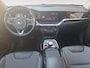 Kia Niro EV e-Niro DynamicPlusLine 64 kWh | Schuifdak | Stoel en stuurverwarming | Navigatie | Camera | Adaptieve cruise control | Getinte ramen achter | Camera |