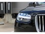 Volvo XC90 T8 Twin Engine AWD Inscription Adaptieve Cruise Control met Pilot Assist | Harman Kardon audiosysteem | Elektrisch bedienbaar panoramisch schuif/-kanteldak | Elektrische voorstoelen met geheugen | Verwarmbare voorstoelen + stuurwiel | Park Assist voor + achter | 4-Zone Climate Control | Head-Up Display | 22'' Lichtmetalen wielen |