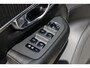 Volvo XC90 T8 Twin Engine AWD Inscription Adaptieve Cruise Control met Pilot Assist | Harman Kardon audiosysteem | Elektrisch bedienbaar panoramisch schuif/-kanteldak | Elektrische voorstoelen met geheugen | Verwarmbare voorstoelen + stuurwiel | Park Assist voor + achter | 4-Zone Climate Control | Head-Up Display | 22'' Lichtmetalen wielen |