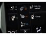 Volvo XC90 T8 Twin Engine AWD Inscription Adaptieve Cruise Control met Pilot Assist | Harman Kardon audiosysteem | Elektrisch bedienbaar panoramisch schuif/-kanteldak | Elektrische voorstoelen met geheugen | Verwarmbare voorstoelen + stuurwiel | Park Assist voor + achter | 4-Zone Climate Control | Head-Up Display | 22'' Lichtmetalen wielen |