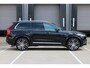 Volvo XC90 T8 Twin Engine AWD Inscription Adaptieve Cruise Control met Pilot Assist | Harman Kardon audiosysteem | Elektrisch bedienbaar panoramisch schuif/-kanteldak | Elektrische voorstoelen met geheugen | Verwarmbare voorstoelen + stuurwiel | Park Assist voor + achter | 4-Zone Climate Control | Head-Up Display | 22'' Lichtmetalen wielen |