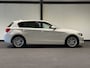BMW 1-Serie 118i Corporate Lease Executive (CRUISE, NAVI, STOELVERWARMIING, PARKEERSENSOREN, GOED ONDERHOUDEN)