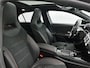 Mercedes-Benz A-klasse 250 e AMG Nightpakket Plug-In Hybride | Panoramadak | Burmester® | Sfeerverlichting | Keyless Go | CarPlay | Parkeerpakket met Camera | Inclusief 24 maanden Mercedes-Benz Certified garantie voor Europa.
