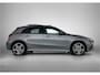 Mercedes-Benz A-klasse 250 e AMG Nightpakket Plug-In Hybride | Panoramadak | Burmester® | Sfeerverlichting | Keyless Go | CarPlay | Parkeerpakket met Camera | Inclusief 24 maanden Mercedes-Benz Certified garantie voor Europa.