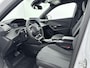 Peugeot 2008 SUV 1.2 145 pk Hybrid Allure | TOT 8 JAAR GARANTIE | Navigatie | 360 Camera | Adaptieve Cruise Control | 17"LMV | Dodehoekdetectie | CarPlay