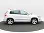 Volkswagen Tiguan 1.4 TSi R-Line Edition 125 Pk | Panoramadak | Trekhaak | Camera | Cruise Control | Climatronic | Navigatie | 18 Inch