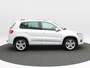 Volkswagen Tiguan 1.4 TSi R-Line Edition 125 Pk | Panoramadak | Trekhaak | Camera | Cruise Control | Climatronic | Navigatie | 18 Inch