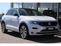 Volkswagen T-Roc 1.5 TSI 150pk DSG Sport Business R-line | Trekhaak | Camera | Elektr. Achterklep | Navigatie | PDC