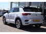 Volkswagen T-Roc 1.5 TSI 150pk DSG Sport Business R-line | Trekhaak | Camera | Elektr. Achterklep | Navigatie | PDC