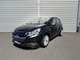 Opel Corsa 1.4 90pk Favourite | Apple carplay | Parkeersensoren achter | Navigatiesysteem | Start & Stop systeem | Cruise control | Metallic lak | Trekhaak afneembaar |