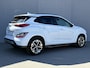 Hyundai Kona Electric EV Fashion 64 kWh / SOH 100% / Fabrieksgarantie t/m 3-2028 / Apple Carplay/Android Auto / Warmtepomp / Navigatie /