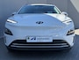 Hyundai Kona Electric EV Fashion 64 kWh / SOH 100% / Fabrieksgarantie t/m 3-2028 / Apple Carplay/Android Auto / Warmtepomp / Navigatie /