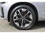 Volvo XC60 T6 Plug-in hybrid AWD Ultra Dark | Luchtvering | Panoramadak | Semi-elektrische trekhaak | 360 graden camera | Premium audio by Harman Kardon | BLIS | Keyless | Head-up display | Elektrische stoelen met geheugen