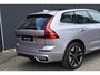 Volvo XC60 T6 Plug-in hybrid AWD Ultra Dark | Luchtvering | Panoramadak | Semi-elektrische trekhaak | 360 graden camera | Premium audio by Harman Kardon | BLIS | Keyless | Head-up display | Elektrische stoelen met geheugen