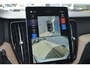 Volvo XC60 T6 Plug-in hybrid AWD Ultra Dark | Luchtvering | Panoramadak | Semi-elektrische trekhaak | 360 graden camera | Premium audio by Harman Kardon | BLIS | Keyless | Head-up display | Elektrische stoelen met geheugen