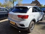 Volkswagen T-Roc 1.0 TSI Style Business metallic grijs. o.a. carplay, stoelverwarming, navi, pdc. Zeer netjes.