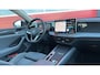 Volkswagen Passat Variant 1.5 eTSI Business NL-AUTO / TREKHAAK / FULL LED / SFEER / KEYLESS / CAMERA / STOELVERW / STUURVERW / CARPLAY