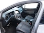 Volkswagen Golf 1.5 eTSI R-Line Business+ | Panoramadak | Camera | Stoel/stuur Verwarming | App-Connect | Sfeerverlichting |
