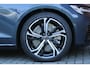 Volvo V60 T8 Plug-in hybrid AWD Ultra Perf. Ed. Dark |DEMO DEAL| Geventileerde voorstoelen met massagefunctie | Panoramisch schuif-/ kanteldak | Head up display | Polestar Motortuning | Bowers & Wilkins High End Audio | 360 graden camera | Geventileerde voorstoelen met massagefunctie | Elektrisch bedienbare voorstoelen met geheugenfunctie | Extra getint glas | Stoel-/ stuurwielverwarming | Verwarmde achterbank | 19'' lichtmetalen velgen | Adaptieve cruise control | BLIS
