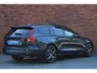 Volvo V60 T8 Plug-in hybrid AWD Ultra Perf. Ed. Dark |Panoramisch schuif-/ kanteldak | Head up display | Polestar Engineered optimisation | Bowers & Wilkins | 360 graden camera | Geventileerde voorstoelen met massagefunctie | Elektrisch bedienbare voorstoelen met geheugenfunctie | Extra getint glas | Stoel-/ stuurwielverwarming | Verwarmde achterbank | 20 inch. lichtmetalen velgen | Adaptieve cruise control | BLIS