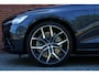 Volvo V60 T8 Plug-in hybrid AWD Ultra Perf. Ed. Dark |Panoramisch schuif-/ kanteldak | Head up display | Polestar Engineered optimisation | Bowers & Wilkins | 360 graden camera | Geventileerde voorstoelen met massagefunctie | Elektrisch bedienbare voorstoelen met geheugenfunctie | Extra getint glas | Stoel-/ stuurwielverwarming | Verwarmde achterbank | 20 inch. lichtmetalen velgen | Adaptieve cruise control | BLIS