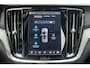 Volvo V60 T8 Plug-in hybrid AWD Ultra Perf. Ed. Dark |DEMO DEAL| Geventileerde voorstoelen met massagefunctie | Panoramisch schuif-/ kanteldak | Head up display | Polestar Motortuning | Bowers & Wilkins High End Audio | 360 graden camera | Geventileerde voorstoelen met massagefunctie | Elektrisch bedienbare voorstoelen met geheugenfunctie | Extra getint glas | Stoel-/ stuurwielverwarming | Verwarmde achterbank | 19'' lichtmetalen velgen | Adaptieve cruise control | BLIS
