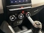 Renault Clio 1.0 TCe Initiale Paris (VIRTUAL COCKPIT, APPLE CARPLAY, GROOT NAVI, LEDER, STUUR/STOELVERWARMING, CAMERA, SPORTSTOELEN, KEYLESS, GETINT GLAS, LM VELGEN, ZWART HEMEL, NIEUWSTAAT)