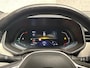 Renault Clio 1.0 TCe Initiale Paris (VIRTUAL COCKPIT, APPLE CARPLAY, GROOT NAVI, LEDER, STUUR/STOELVERWARMING, CAMERA, SPORTSTOELEN, KEYLESS, GETINT GLAS, LM VELGEN, ZWART HEMEL, NIEUWSTAAT)