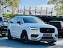 Volvo XC90 2.0 T8 Recharge AWD | Hybrid | Parelmoer White | Luchtvering | Bower & Wilkins | Panodak | Stoelen ventilatie/massage | Trekhaak |