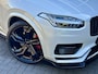 Volvo XC90 2.0 T8 Recharge AWD | Hybrid | Parelmoer White | Luchtvering | Bower & Wilkins | Panodak | Stoelen ventilatie/massage | Trekhaak |