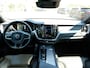 Volvo XC60 2.0 T6 Plug-in hybrid AWD R-Design 340 PK | Panoramadak | Standkachel | Harman Kardon audio | Stoelverwarming / koeling
