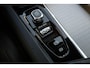 Volvo XC60 2.0 T6 Plug-in hybrid AWD R-Design 340 PK | Panoramadak | Standkachel | Harman Kardon audio | Stoelverwarming / koeling