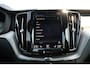 Volvo XC60 2.0 T6 Plug-in hybrid AWD R-Design 340 PK | Panoramadak | Standkachel | Harman Kardon audio | Stoelverwarming / koeling