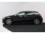 Mercedes-Benz A-klasse 200 Business Solution AMG (NAVIGATIE, CAMERA, STOELVERWARMING, LED, PDC)