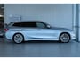 BMW 3-Serie Touring 330 e Luxury Line ''OP AFSPRAAK'' | Driving Professional | Head-up | Trekhaak | Camera | Stoelverwarming | Elektr. Klep | Adapt. Cruise | Navi | Carplay | Climate 3 zone | 18 Inch