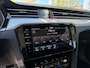 Volkswagen Passat 1.5 TSI Business + - Automaat Pano Trekhaak Navi Stoelverwarming Apple Carplay Android Auto