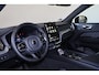 Volvo XC60 T6 Recharge AWD Plus Black Edition - Panorama/schuifdak - IntelliSafe Assist & Surround - 360º Camera - Harman/Kardon audio - Adaptieve LED koplampen - Verwarmde voorstoelen, stuur & achterbank - Parkeersensoren voor & achter - Head up display - Extra getint glas - Inklapbare trekhaak - 21' LMV