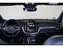 Volvo XC60 T6 Recharge AWD Plus Black Edition - Panorama/schuifdak - IntelliSafe Assist & Surround - 360º Camera - Harman/Kardon audio - Adaptieve LED koplampen - Verwarmde voorstoelen, stuur & achterbank - Parkeersensoren voor & achter - Head up display - Extra getint glas - Inklapbare trekhaak - 21' LMV