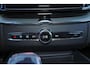 Volvo XC60 T6 Recharge AWD Plus Black Edition - Panorama/schuifdak - IntelliSafe Assist & Surround - 360º Camera - Harman/Kardon audio - Adaptieve LED koplampen - Verwarmde voorstoelen, stuur & achterbank - Parkeersensoren voor & achter - Head up display - Extra getint glas - Inklapbare trekhaak - 21' LMV