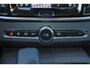 Volvo V90 T6 Recharge AWD Plus Bright - Panorama/schuifdak - IntelliSafe Assist & Surround - 360º Camera - Harman Kardon audio - Adaptieve LED koplampen - Verwarmde voorstoelen, stuur & achterbank - Parkeersensoren voor & achter - Elektr. bedienb. voorstoelen met geheugen - Draadloze tel. lader - Extra getint glas - Inklapbare trekhaak - 19' LMV