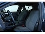 Volvo XC40 B4 Plus Dark | Trekhaak Semi-elektrisch | Adaptieve Cruise Control | Pilot Assist | Verwarmbare voorstoelen | Verwarmbaar stuurwiel | Blind Spot Information System | Verwarmbare voorruit | Parkeercamera | Parkeersensoren voor + achter |