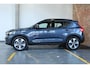 Volvo XC40 B4 Plus Dark | Trekhaak Semi-elektrisch | Adaptieve Cruise Control | Pilot Assist | Verwarmbare voorstoelen | Verwarmbaar stuurwiel | Blind Spot Information System | Verwarmbare voorruit | Parkeercamera | Parkeersensoren voor + achter |