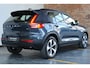 Volvo XC40 B4 Plus Dark | Trekhaak Semi-elektrisch | Adaptieve Cruise Control | Pilot Assist | Verwarmbare voorstoelen | Verwarmbaar stuurwiel | Blind Spot Information System | Verwarmbare voorruit | Parkeercamera | Parkeersensoren voor + achter |