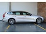Volvo V60 2.0 T6 Plug-in hybrid AWD Plus Dark | Elektrische wegklapbare trekhaak | Adaptive Cruise Control | 360° Parkeercamera | Stoelverwarming | Stuurwielverwarming | Harman Kardon Premium Audio | Google infotainment | Longe Range