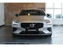 Volvo V60 2.0 T6 Plug-in hybrid AWD Plus Dark | Elektrische wegklapbare trekhaak | Adaptive Cruise Control | 360° Parkeercamera | Stoelverwarming | Stuurwielverwarming | Harman Kardon Premium Audio | Google infotainment | Longe Range