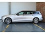 Volvo V60 2.0 T6 Plug-in hybrid AWD Plus Dark | Elektrische wegklapbare trekhaak | Adaptive Cruise Control | 360° Parkeercamera | Stoelverwarming | Stuurwielverwarming | Harman Kardon Premium Audio | Google infotainment | Longe Range