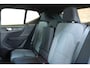 Volvo XC40 B4 Plus Dark | Trekhaak Semi-elektrisch | Adaptieve Cruise Control | Pilot Assist | Verwarmbare voorstoelen | Verwarmbaar stuurwiel | Blind Spot Information System | Verwarmbare voorruit | Parkeercamera | Parkeersensoren voor + achter |