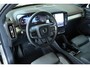 Volvo XC40 B4 Plus Dark | Trekhaak Semi-elektrisch | Adaptieve Cruise Control | Pilot Assist | Verwarmbare voorstoelen | Verwarmbaar stuurwiel | Blind Spot Information System | Verwarmbare voorruit | Parkeercamera | Parkeersensoren voor + achter |