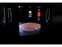 Volvo XC40 B4 Plus Dark | Trekhaak Semi-elektrisch | Adaptieve Cruise Control | Pilot Assist | Verwarmbare voorstoelen | Verwarmbaar stuurwiel | Blind Spot Information System | Verwarmbare voorruit | Parkeercamera | Parkeersensoren voor + achter |