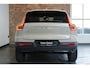 Volvo XC40 B4 Plus Dark | Trekhaak Semi-elektrisch | Adaptieve Cruise Control | Pilot Assist | Verwarmbare voorstoelen | Verwarmbaar stuurwiel | Blind Spot Information System | Verwarmbare voorruit | Parkeercamera | Parkeersensoren voor + achter |